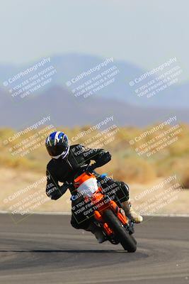 media/Oct-08-2022-SoCal Trackdays (Sat) [[1fc3beec89]]/Turn 16 (125pm)/